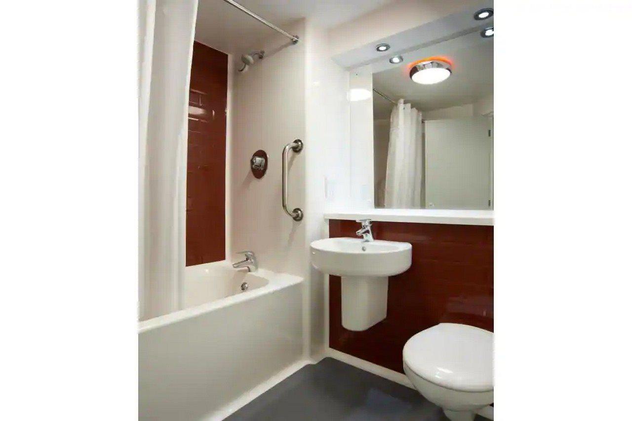 Travelodge London Vauxhall Exterior photo