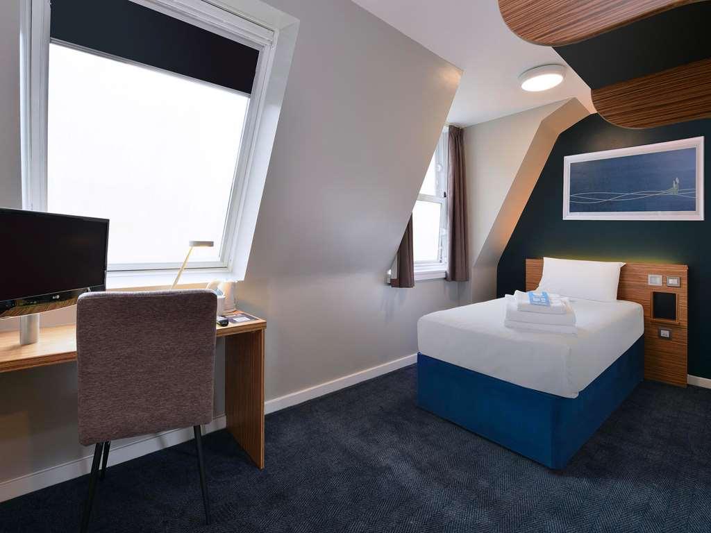 Travelodge London Vauxhall Room photo