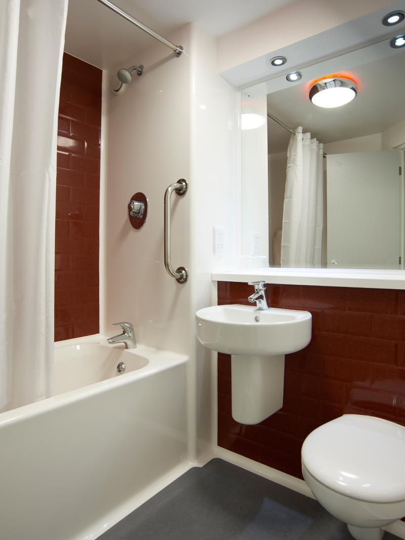 Travelodge London Vauxhall Exterior photo