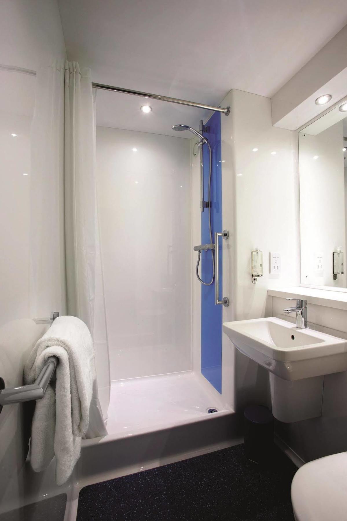 Travelodge London Vauxhall Exterior photo
