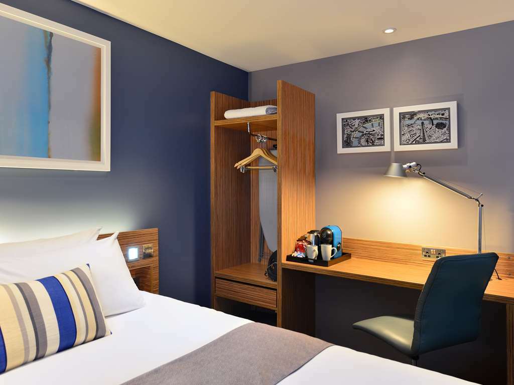 Travelodge London Vauxhall Room photo